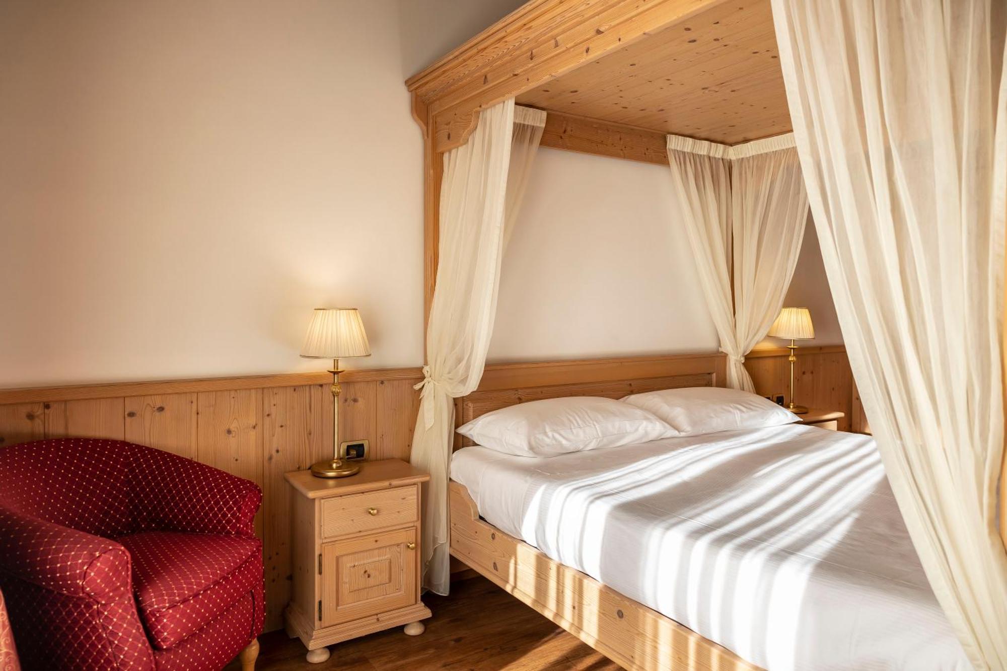 Beverly Alps Hotel & Spa Pinzolo Exterior foto